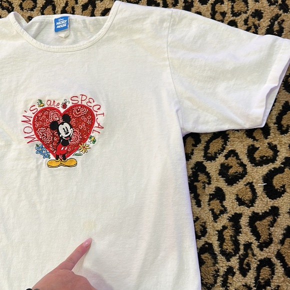 Vintage Embroidered Mickey Mouse Tshirt - Picture 5 of 9